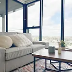 Sunset Serenity 2 Bedroom Apt In Olympic Park